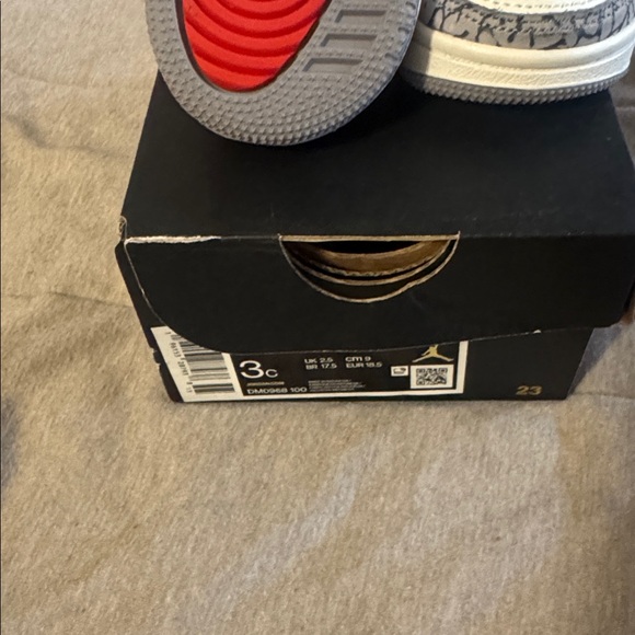 Baby Jordan 3 - Picture 3 of 4